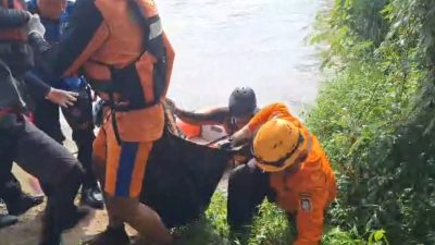 Janda Dua Anak yang Terjun ke Sungai Brantas Ditemukan Meninggal Dunia, Berjarak 20 Kilometer dari Lokasi Awal