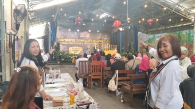 "Kegiatan ini bukan sekadar kompetisi olah vokal, melainkan panggung penghormatan bagi para lansia yang selama ini kerap tersisih oleh batasan usia dalam ajang seni," sambungnya.