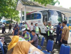 Pastikan Angkutan Umum Aman, Satlantas Polres Malang Gelar Ramp Check dan Tes Urine