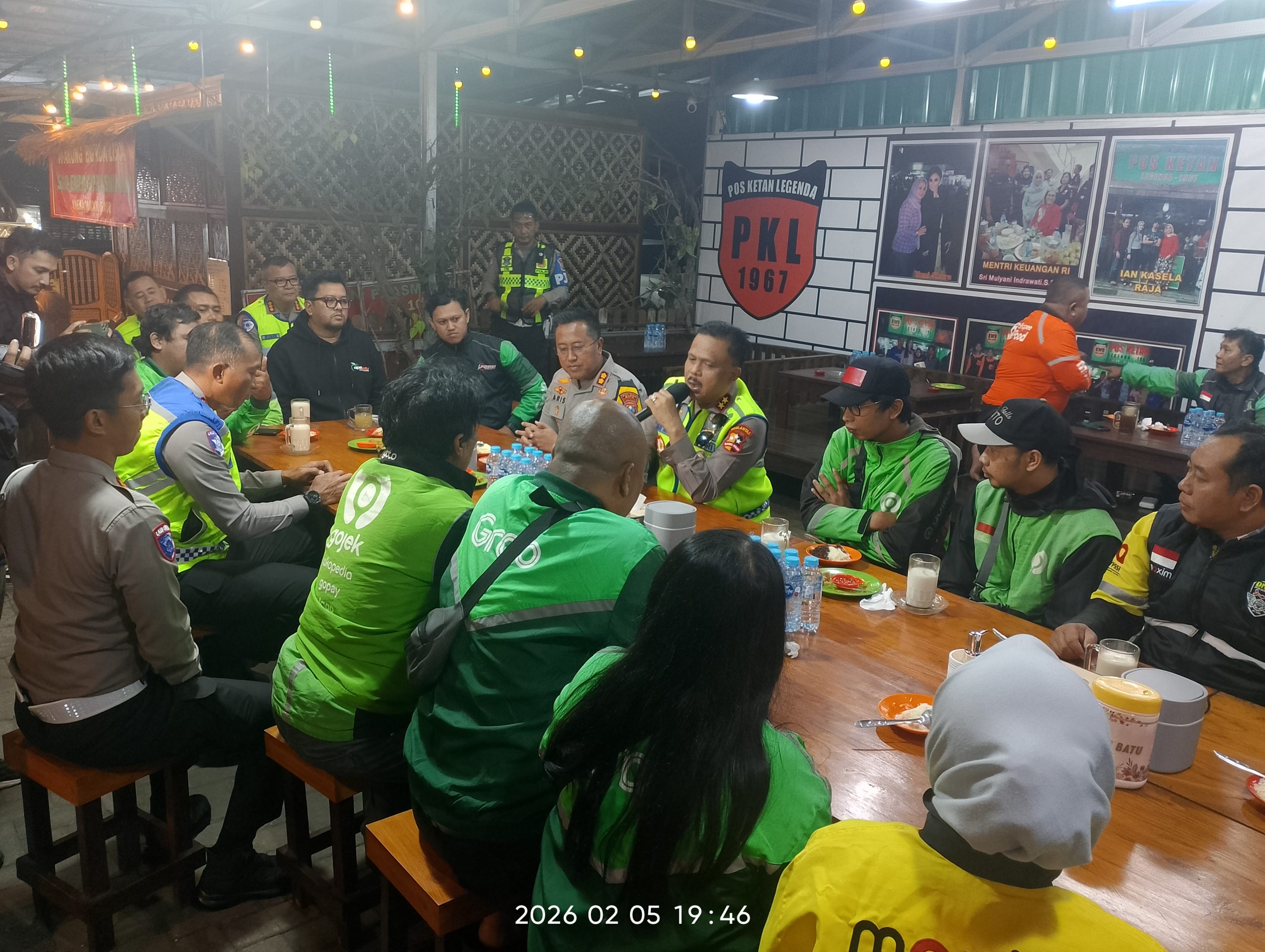 Kakorlantas Polri Dialog Santai dengan Ojol Batu, Dorong Peran Mitra Kamtibmas