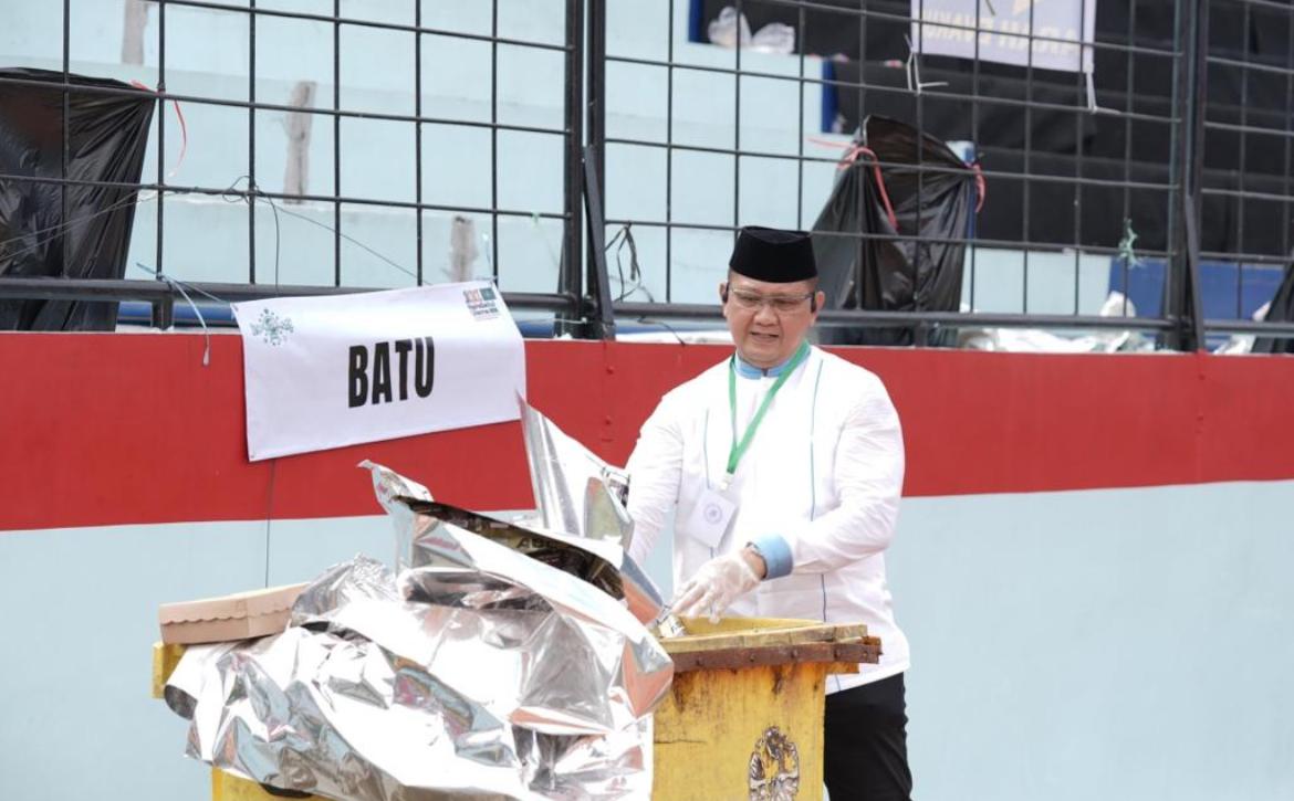 Usai Mujahadah Kubro, Insan Pendidikan Malang Raya Gelar Kurve Bersih Stadion Gajayana