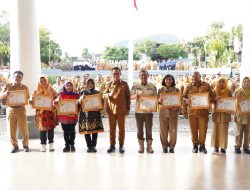 Wali Kota Batu Beri Penghargaan kepada ASN Purna Tugas