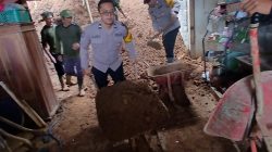 Rumah Warga di Tulungrejo Ngantang Diterjang Longsor, Petugas Sigap Lakukan Penanganan