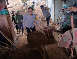 Rumah Warga di Tulungrejo Ngantang Diterjang Longsor, Petugas Sigap Lakukan Penanganan