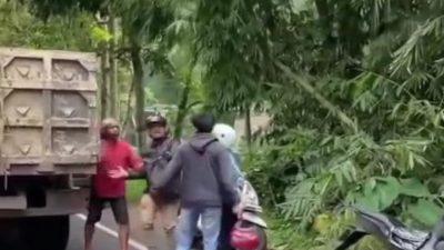 Sopir Dump Truk Serang Pemotor dengan Palu di Pujon, Korban Terluka di Kepala