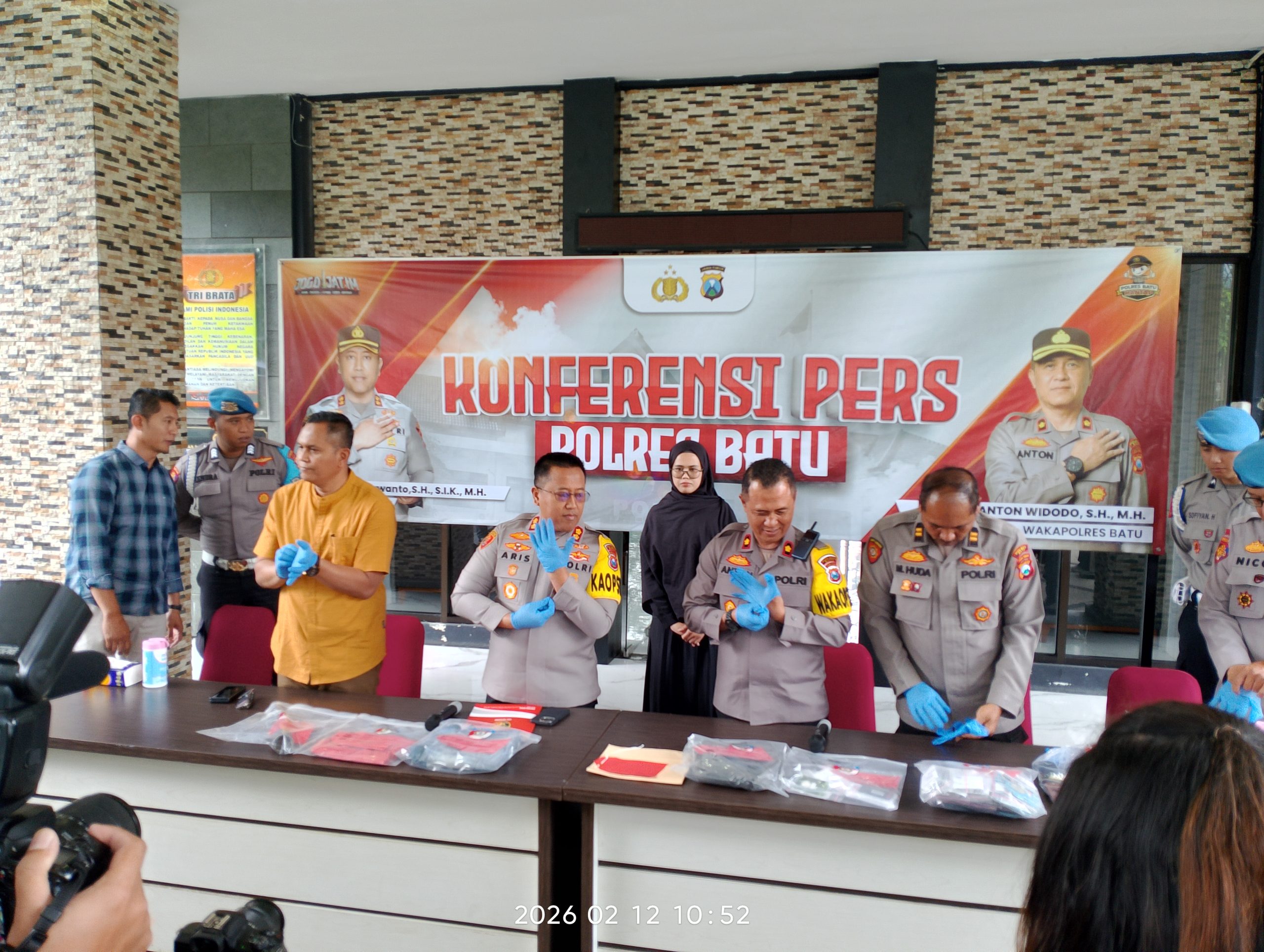 Dua Warga Junrejo Curi 210 Keping Emas Milik IRT di Tlekung, Polisi Ungkap Modus Pantau Medsos
