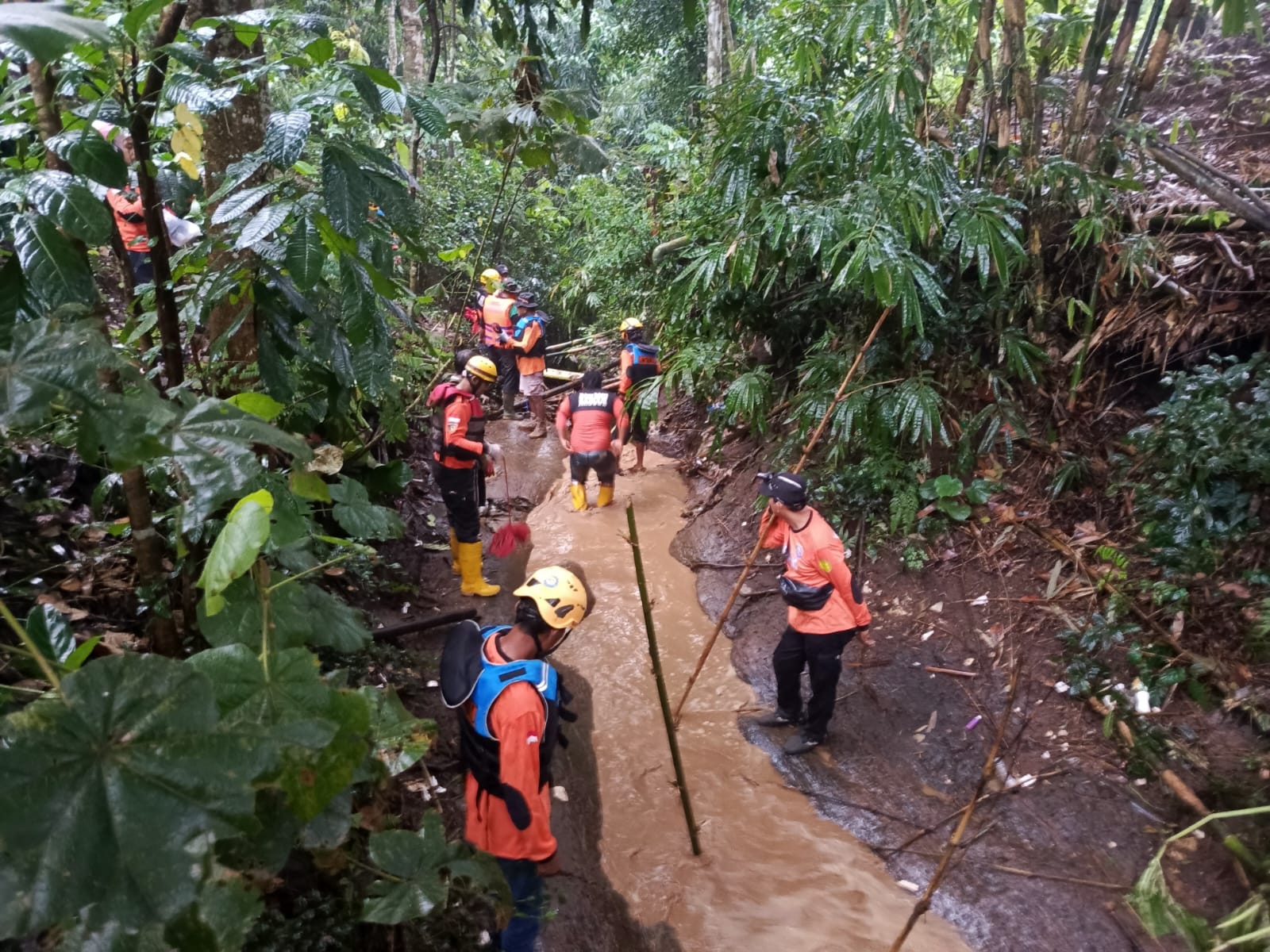 Hujan Deras, Pelajar 13 Tahun di Sumbermanjing Wetan Diduga Hanyut di Saluran Irigasi