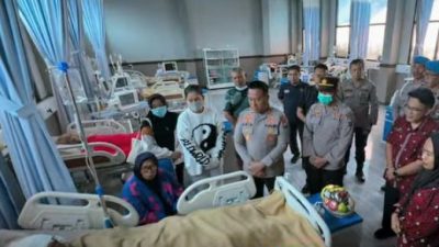 Kapolres Batu Jenguk Anggota Korban Laka Truk Rem Blong, Berikan Semangat dan Dukungan Moril