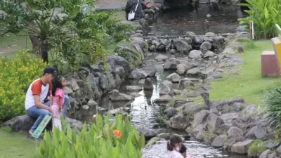 RTH Simpang Lima Gumul Jadi Destinasi Terfavorit Warga Kediri