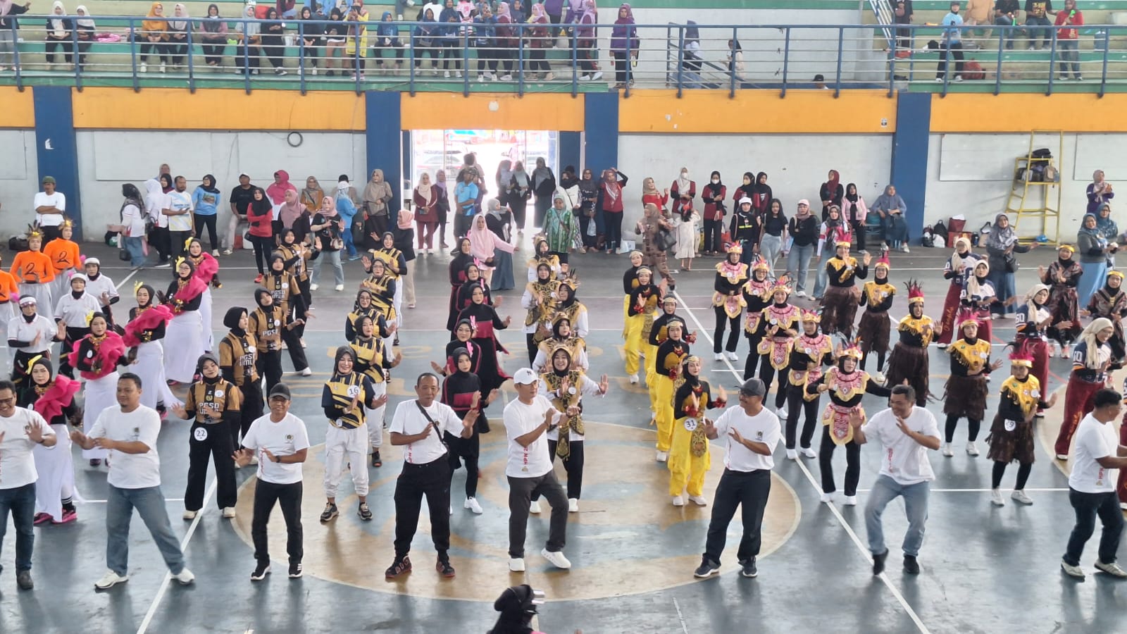 Peringati HPN 2026 dan HUT ke-80 PWI, Lomba Senam Kreasi Meriahkan GOR Lamongan