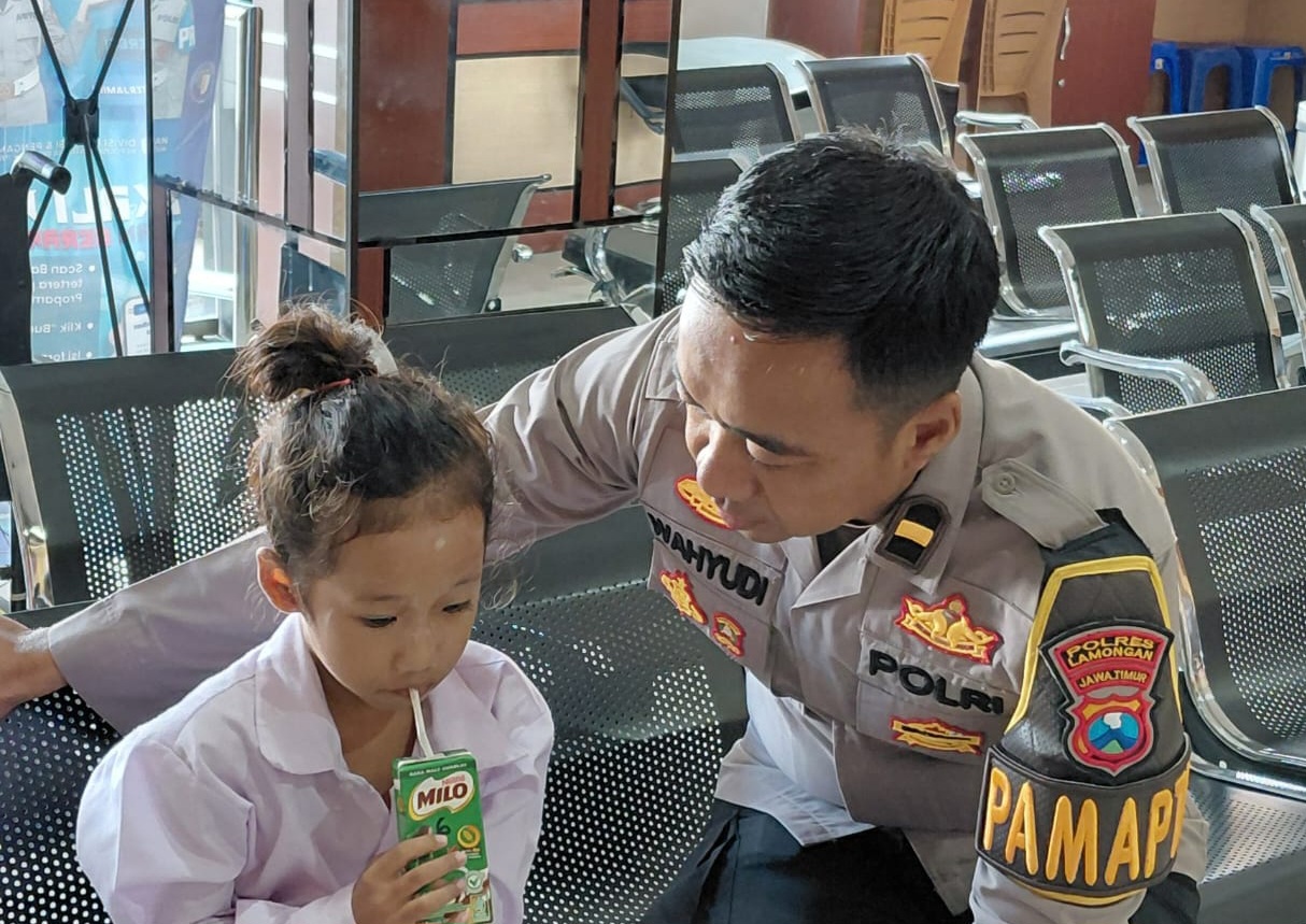 Ditinggal Sejenak Ambil Pakaian, Bocah di Lamongan Keluar dari Kos dan Ditemukan Polisi