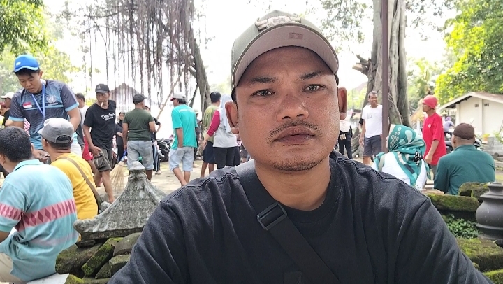 Ratusan Warga Ngadirejo Kompak Bersih Makam, Resmikan Awal Program Makam Digital “Ngadisimo”