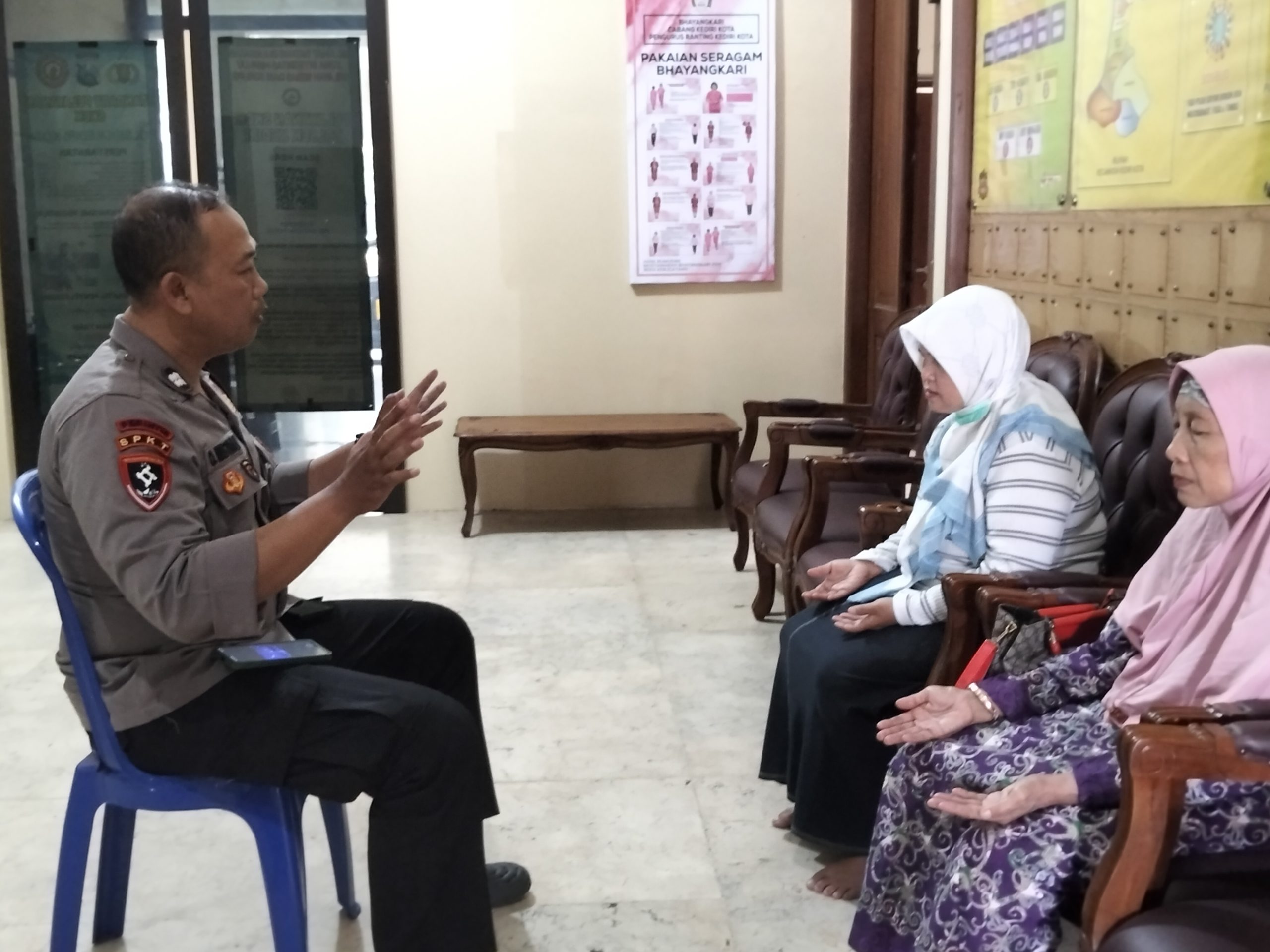 Berjuang Mencari Kesembuhan, Bu Siti Tempuh Perjalanan Jauh dari Kasembon ke Polsek Kediri Kota