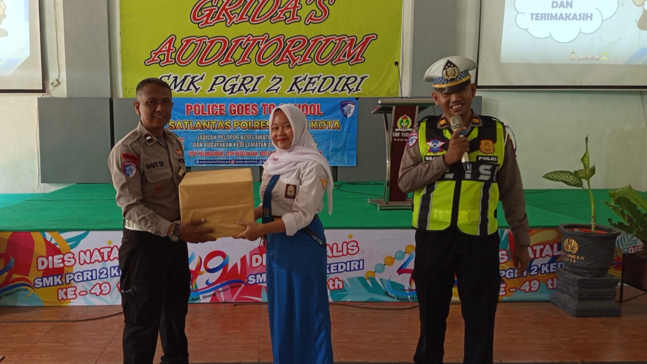 Police Goes to School di SMK PGRI 2 Kediri, Satlantas Dorong Siswa Jadi Pelopor Keselamatan Lalu Lintas