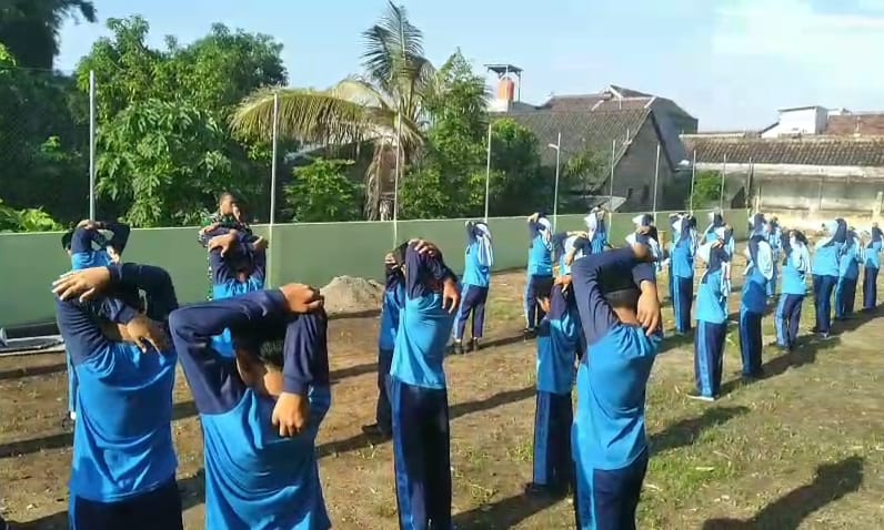 Prajurit TNI Gembleng Siswa MTS Nurul Ula Jamsaren
