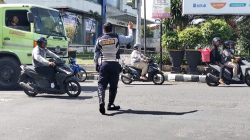 Rekayasa Lalu Lintas Mulai Diterapkan, Dishub Kota Kediri Sosialisasikan Sistem Dua Jalur di Simpang Empat Alun-Alun
