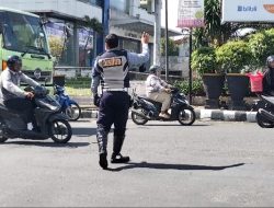 Rekayasa Lalu Lintas Mulai Diterapkan, Dishub Kota Kediri Sosialisasikan Sistem Dua Jalur di Simpang Empat Alun-Alun
