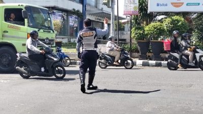 Rekayasa Lalu Lintas Mulai Diterapkan, Dishub Kota Kediri Sosialisasikan Sistem Dua Jalur di Simpang Empat Alun-Alun