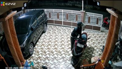Aksi Curanmor Terekam CCTV, Honda PCX Raib dari Teras Rumah di Maduran Lamongan