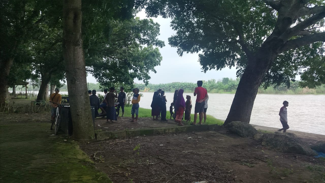 Berenang di Bengawan Solo, Remaja 13 Tahun Hilang Terseret Arus — Pencarian Dihentikan Sementara karena Cuaca