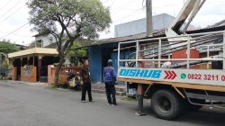 Pemasangan Ornamen dan Lampu LED 30 Watt Percantik Jalur Ngadisimo, Dukung Aktivitas Ekonomi Warga