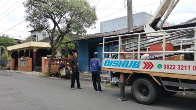 Pemasangan Ornamen dan Lampu LED 30 Watt Percantik Jalur Ngadisimo, Dukung Aktivitas Ekonomi Warga