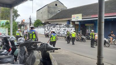 Operasi Keselamatan Semeru 2026, Pelanggaran Helm dan Terobos Lampu Merah Mendominasi di Kota Kediri