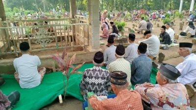 Tradisi Megengan Qubro di Desa Bulu, Kecamatan Semen, Kabupaten Kediri, terus berkembang dan semakin semarak setiap tahunnya. Ritual keagamaan yang digelar menjelang Ramadan ini tak hanya sarat makna spiritual, tetapi juga menjadi wujud nyata kekompakan dan gotong royong masyarakat,