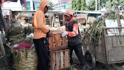 Selama 17 Tahun, Dedikasi Suroto Rawat Kebersihan Pasar Grosir Ngronggo