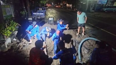Pipa Bocor 250 Mm Diperbaiki, Kabag Teknik PDAM Kota Kediri Tinjau Langsung Lokasi