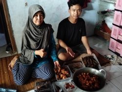 Berkah Ramadan, Pemuda di Kelurahan Ngronggo Jual Takjil,  Selain Higienis Harga Juga Terjangkau