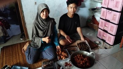 Potret Inspiratif Pemuda Ngeronggo Konsisten Jual Takjil Mandiri, Utamakan Higienitas dan Harga Terjangkau