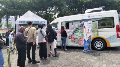 Halaman Parkir Masjid Agung Kediri