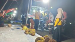 Durian Melimpah di Awal Puasa, Pedagang GOR Joyoboyo Kebingungan Soal Rasa