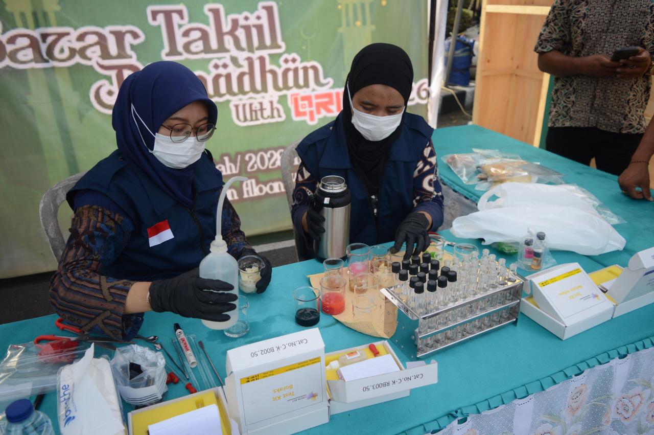 Disperindag dan BPOM Uji Sampel Takjil Ramadan di Kota Blitar