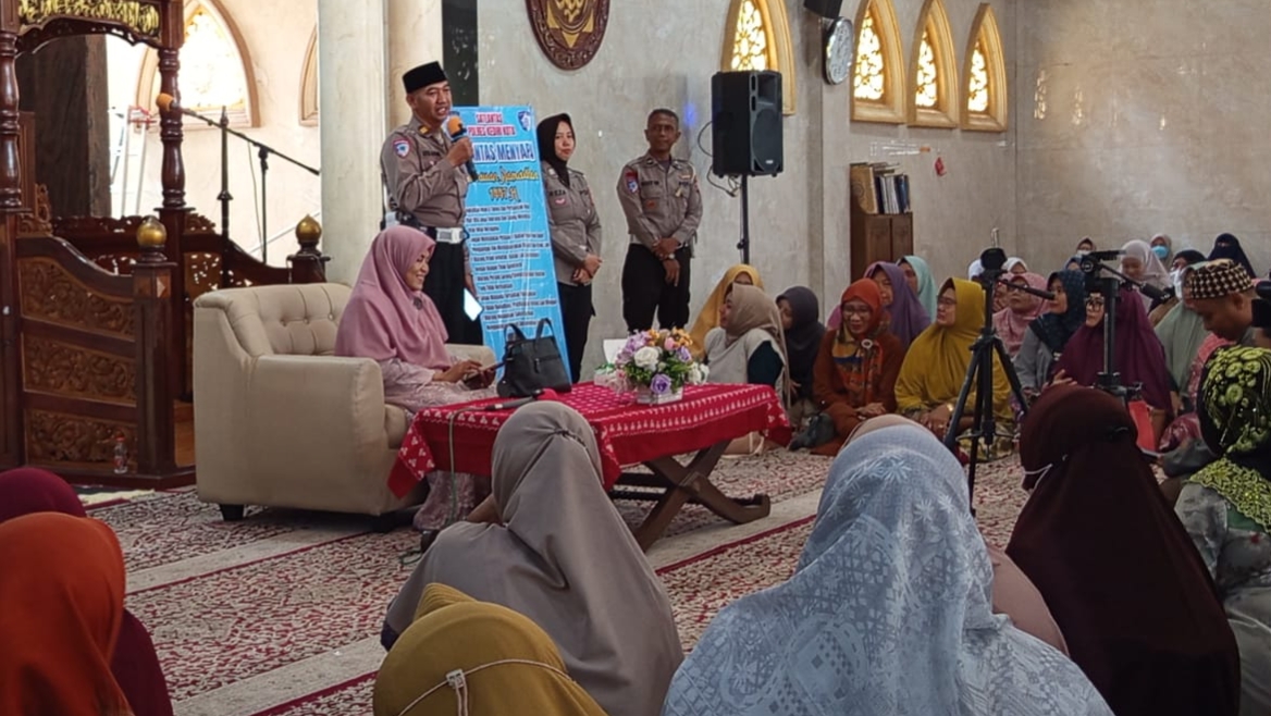 Satlantas Polres Kediri Kota Gaungkan Disiplin Lalu Lintas di Masjid Setono Gedong