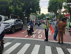Hari Kedua Sekolah, Unit Lantas Polsek Kediri Kota Perketat Pengaturan Arus Lalu Lintas