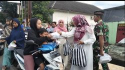 Koramil Mojoroto Bagikan 500 Paket Takjil, Pererat Kedekatan dengan Warga