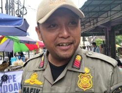Satpol PP Kota Kediri Berjaga di Halaman Parkir Pasar Bandar, Pedagang Takjil Merasa Lebih Aman