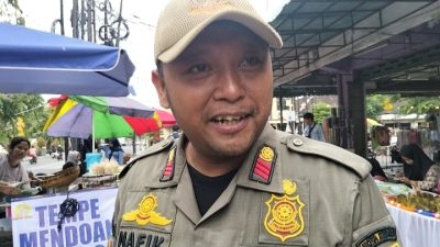 Satpol PP Kota Kediri Berjaga di Halaman Parkir Pasar Bandar, Pedagang Takjil Merasa Lebih Aman
