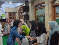 Safari Ramadan 1447 H di Masjid Al Huda, Wali Kota Kediri Serahkan Santunan untuk 500 Anak Yatim