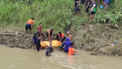 Tim SAR Gabungan Lamongan Temukan Bocah Tenggelam di Sungai Lamong, Terseret Arus Sejauh 15 Kilometer