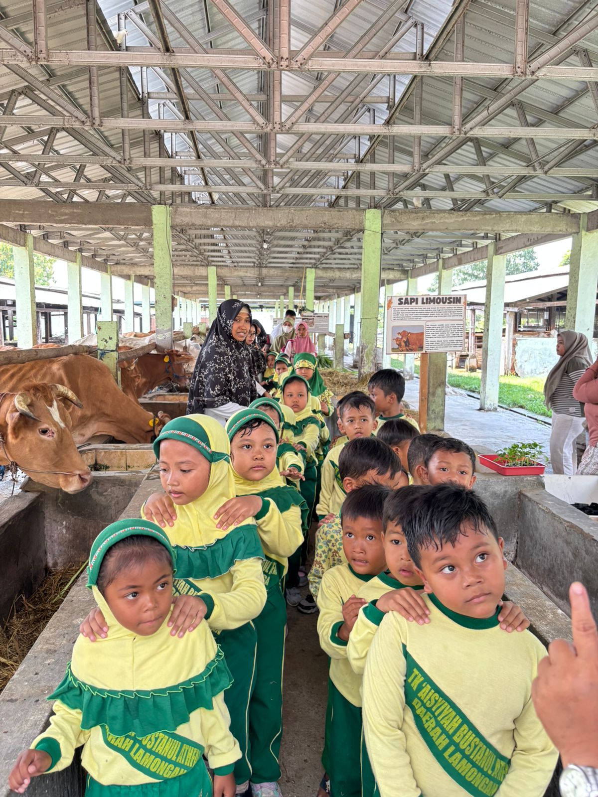 Edufarm Mantup Jadi Destinasi Edukasi- Rekreasi, Bupati Lamongan Dorong Anak Gemar Peternakan