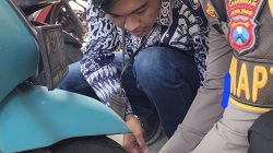 Antisipasi Curanmor, Polres Lamongan Bagikan Gembok Cakram Gratis