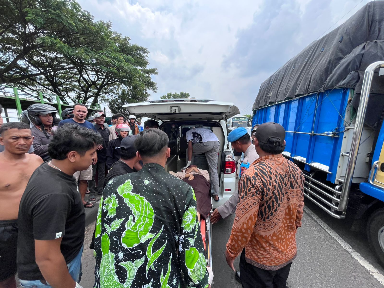 Gagal Salip Truk, Pelajar Putri di Lamongan Tewas di Lokasi Kejadian