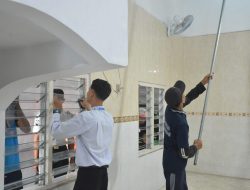 Sambut Ramadan, Warga Binaan Lapas Lamongan Gotong Royong Bersihkan Mushola Al Hidayah