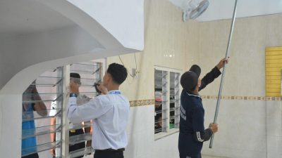 Sambut Ramadan, Warga Binaan Lapas Lamongan Gotong Royong Bersihkan Mushola Al Hidayah