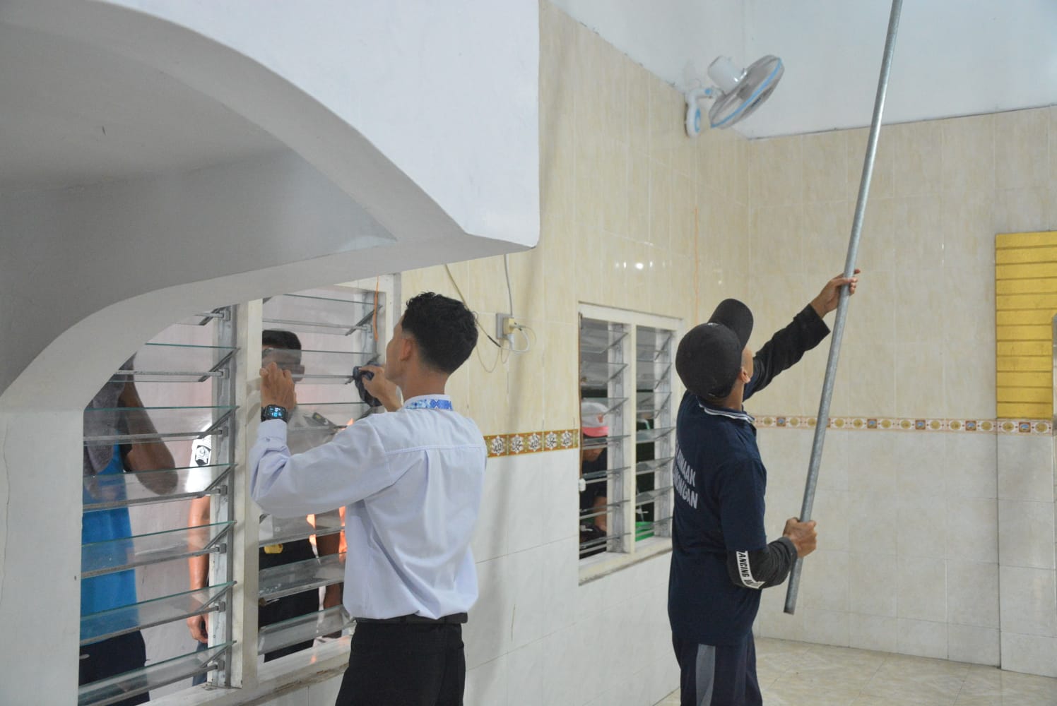 Sambut Ramadan, Warga Binaan Lapas Lamongan Gotong Royong Bersihkan Mushola Al Hidayah
