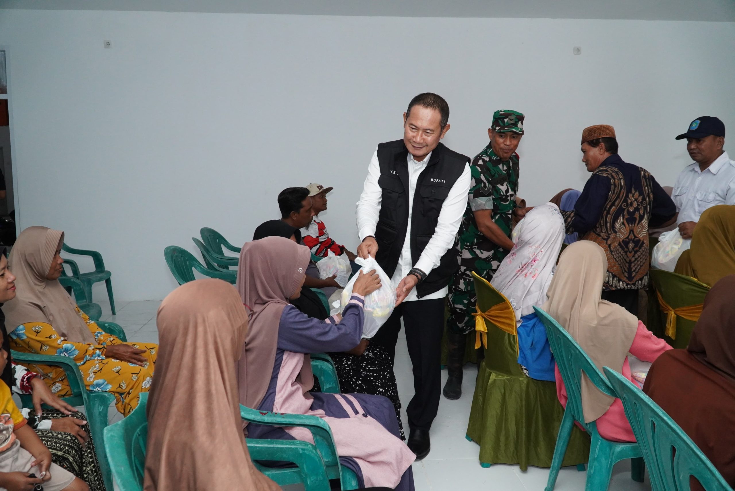 Percepat Penanganan Banjir, Pemkab Lamongan Tambah Enam Pompa di Sluis Kuro dan Salurkan Sembako