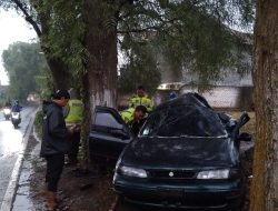 Sedan Timor Tabrak Pohon di Solokuro Lamongan, Dua Penumpang Tewas